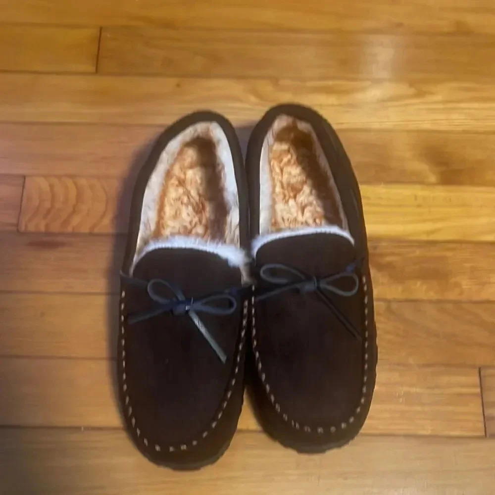 Brown slippers with faux fur lining NWOT